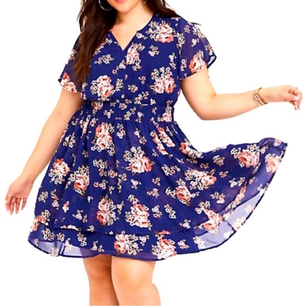 Women’s Torrid navy floral smocked chiffon popover dress size 2